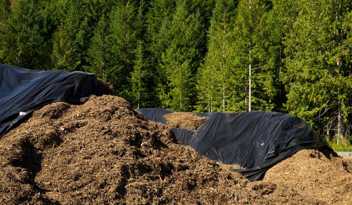 Outdoor agricultural composting pile